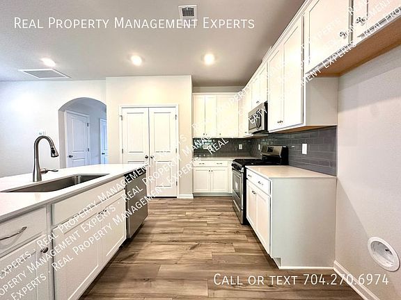 3rd image of 14148 Castle Nook Dr