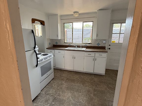 4th image of 118-120 W Berger St #B