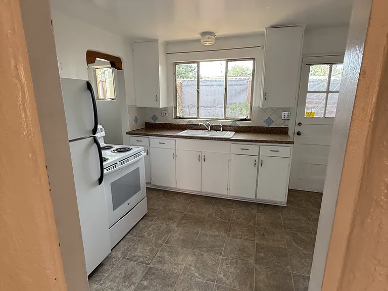 118-120 W Berger St #B — Photo 4