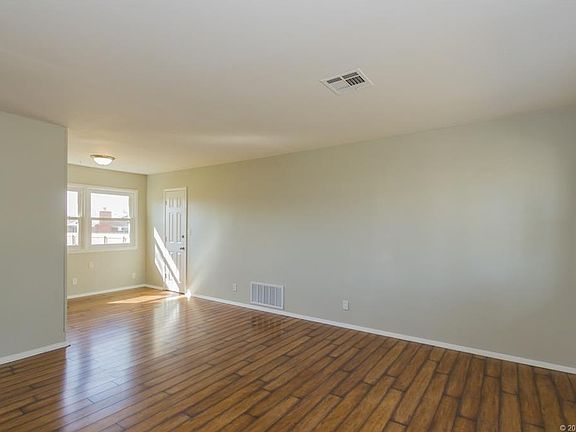 5th image of 217 NE Elmhurst Ave