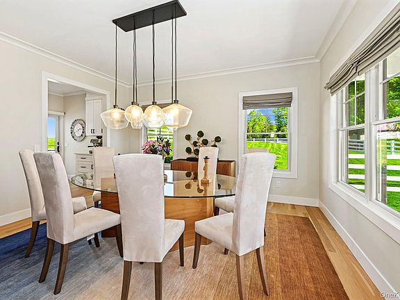 3rd image of 407 Wilmot Road
