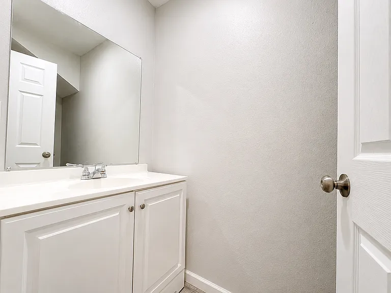307 W Adams St #A — Photo 6