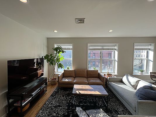 5th image of 307 Grand Ave APT 2