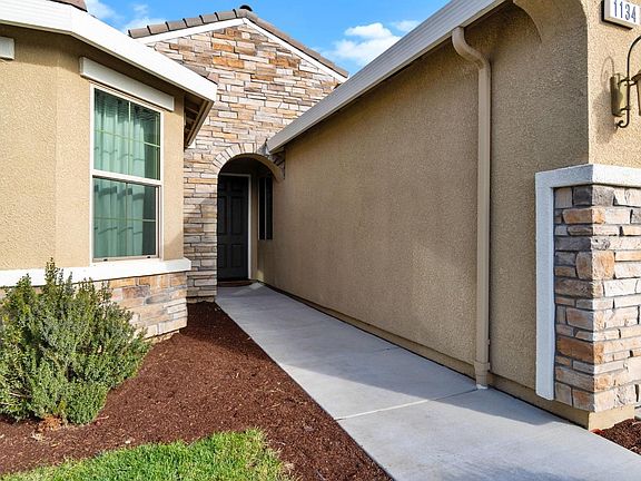 4th image of 1134 W Creek Way