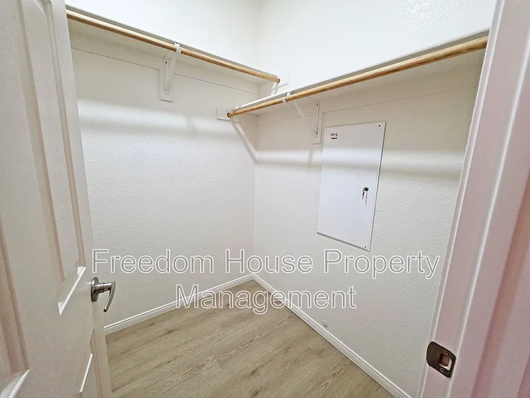 6451 Goodale St — Photo 41