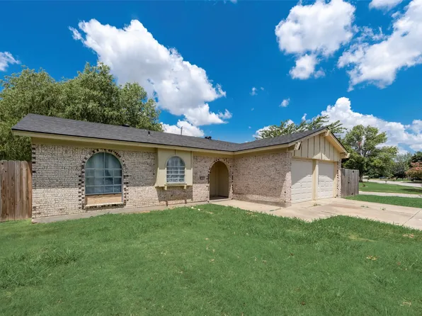 6965 Yorkston St, Watauga, TX 76148