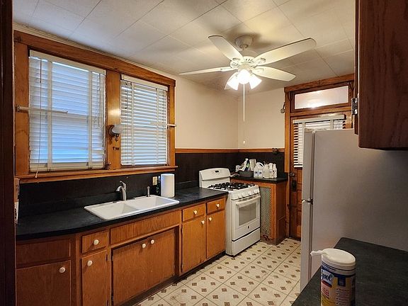 3rd image of 6912 N Owen Ave