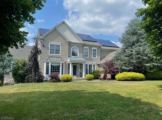 24 Spruce Hollow Rd, Green Brook, NJ 08812