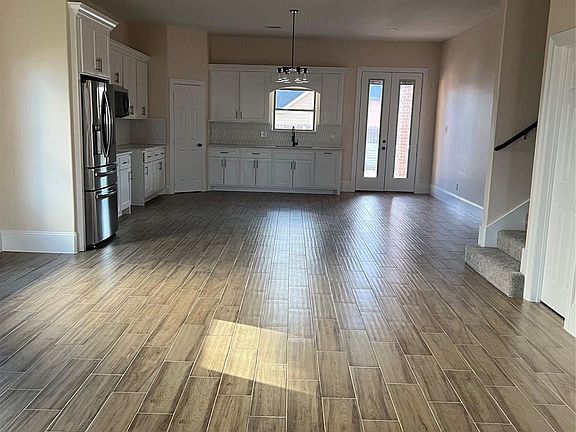 4th image of 1019 Ellington St