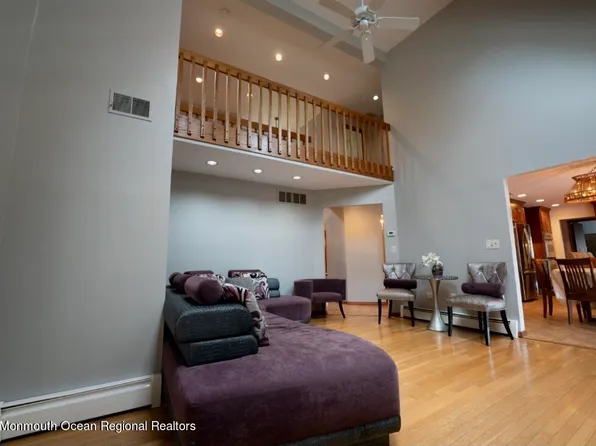 1706 Fanwood St, Oakhurst, NJ 07755