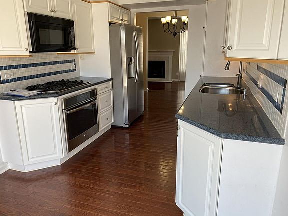 4th image of 624 W Parkside Dr Unit 624