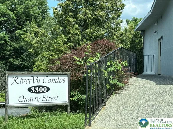 3300 Quarry St APT B4, Whitehall, PA 18052