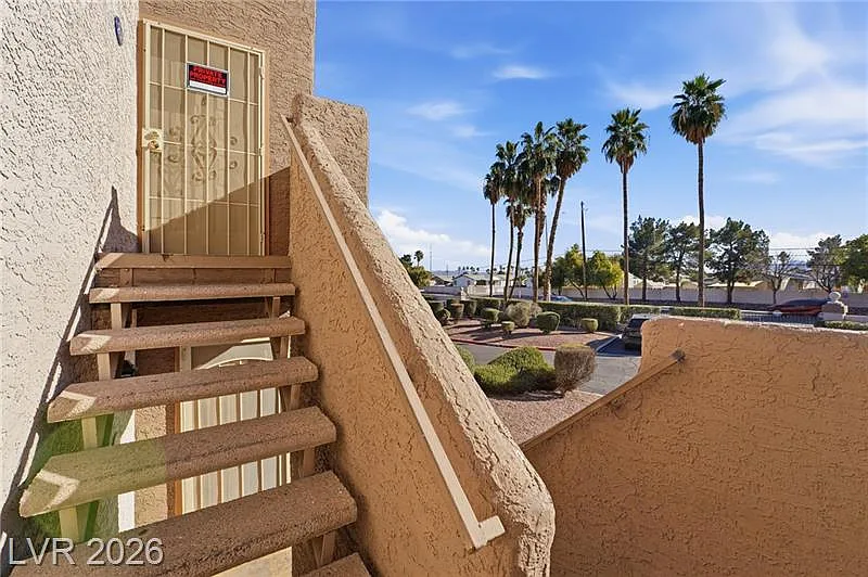 3 bed, 1074 sqft, $1,495 — Photo 3