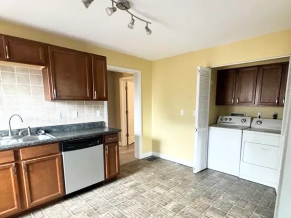 1055 First Capitol Dr #2F, Saint Charles, MO 63301