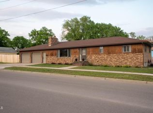 320 5th Ave NW, Valley City, ND 58072