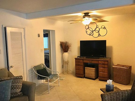 5th image of 3043 Harbor Dr APT 9