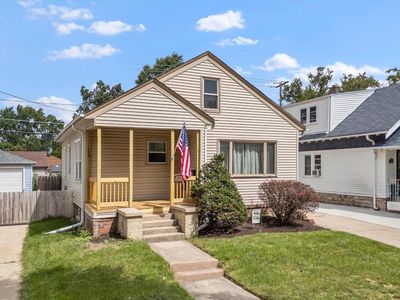 8324 West North AVENUE, Wauwatosa, WI, 53213