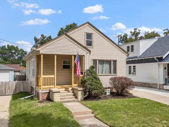 8324 West North AVENUE, Wauwatosa, WI 53213
