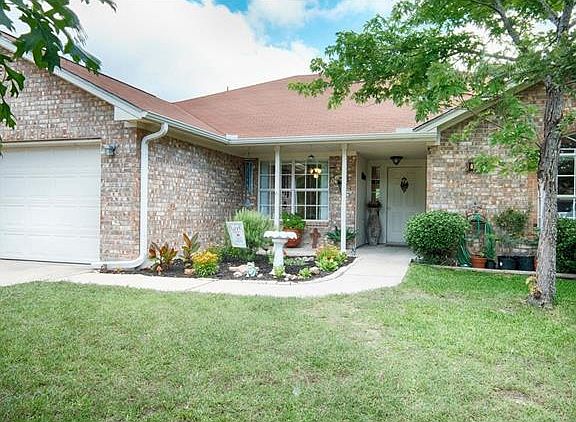 2nd image of 907 N Riviera Cir