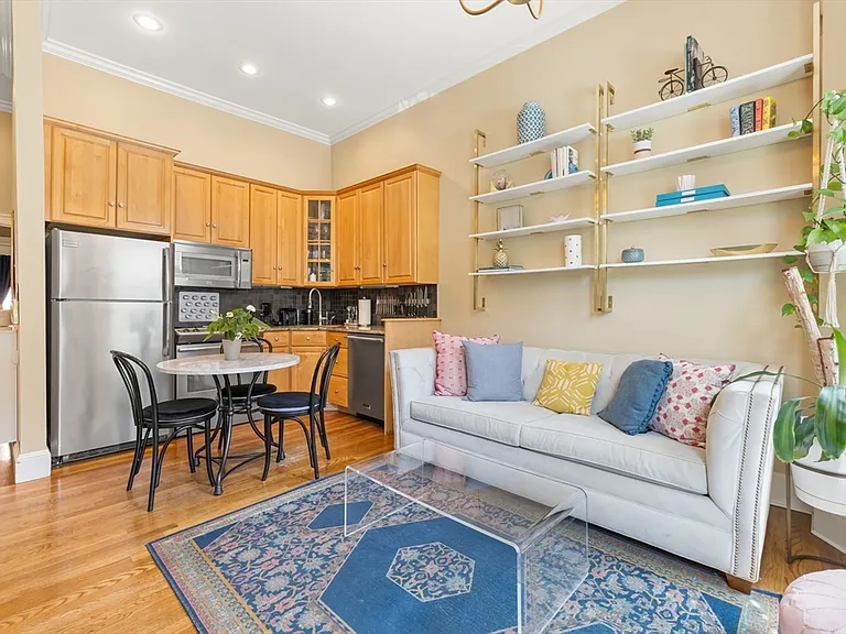31 Hanson St #3 — Photo 5