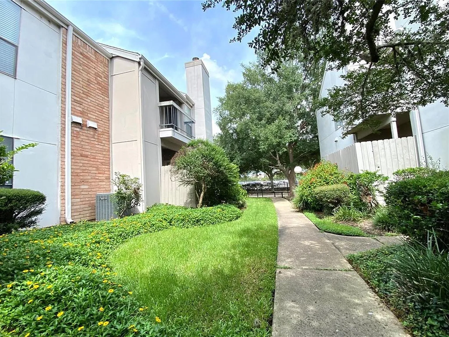 1 bed, 1.0 bath, 729 sqft, $1,100 — Photo 4