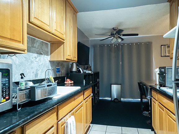 5th image of 300 N Bushnell Ave #8