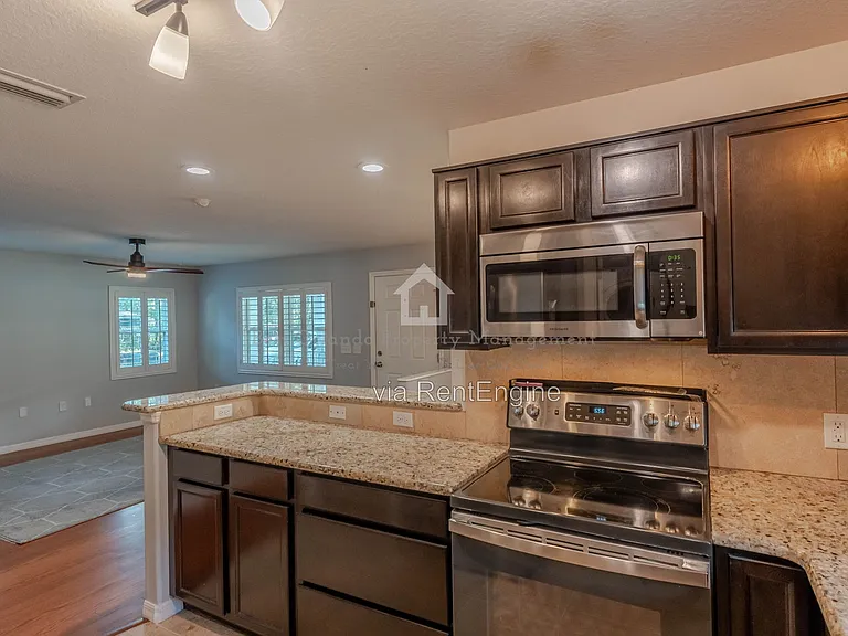 2403 Mayer St — Photo 18