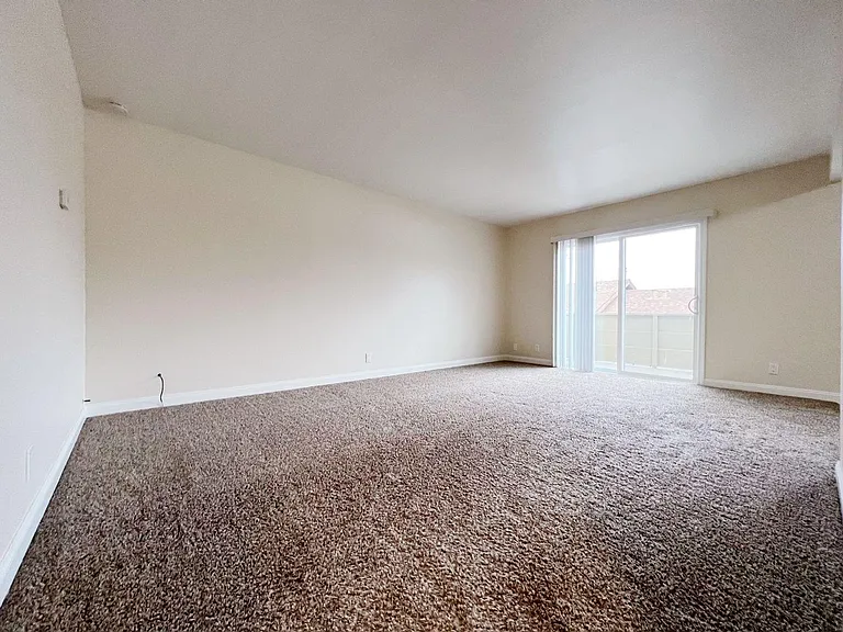 Laurel Heights — Photo 15