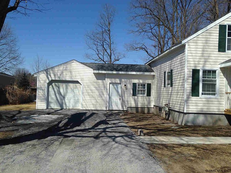 3rd image of 13 KATHERINE Avenue