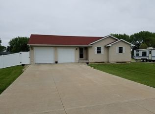 25676 Front St, Sterling, IL 61081