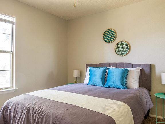 2nd image of 4801 San Mateo Blvd NE