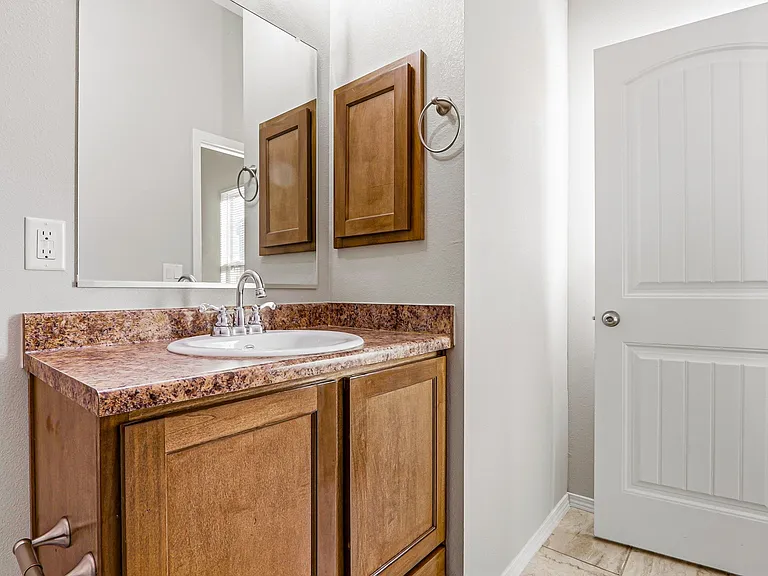 714 Hc Gilbert Minjares Dr — Photo 17