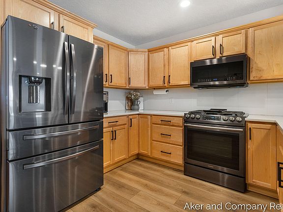 4th image of 3686 Oxford Ct #4