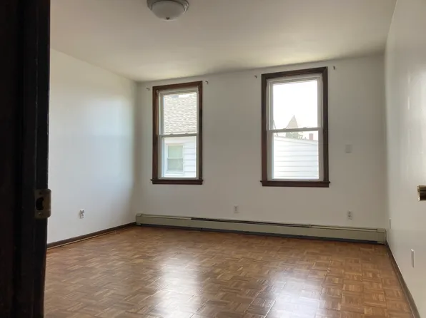 9 1st St #2, Raritan, NJ 08869