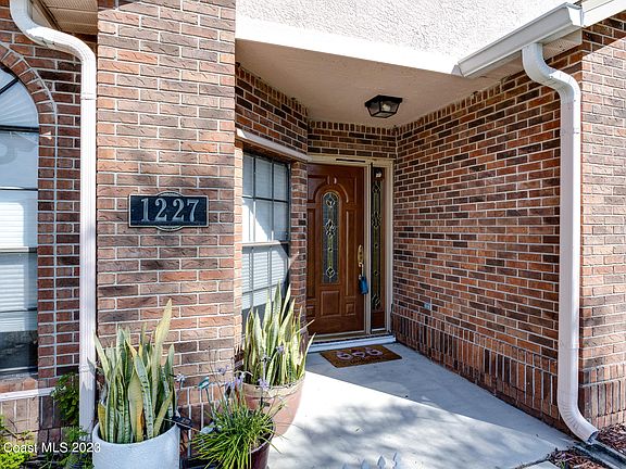 3rd image of 1227 Weeping Willow Ln