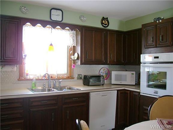 3rd image of 380 Lakeview Ave