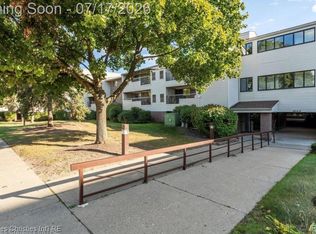30414 Orchard Lake Rd Unit 13, Farmington Hills, MI 48334
