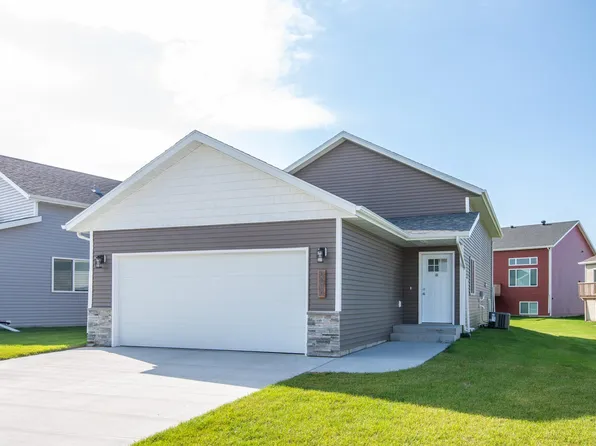 2042 12th St W, West Fargo, ND 58078