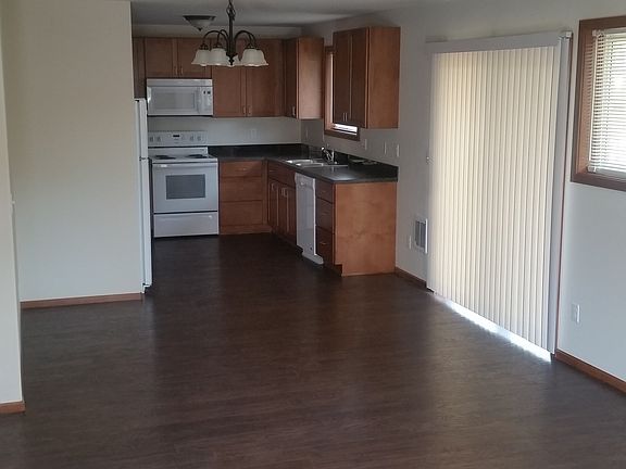 4th image of 1530 29th St SE Unit B