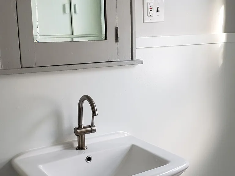Bathroom sink and Mirror