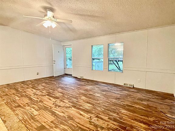 2nd image of 207 Leigh Anne Ln