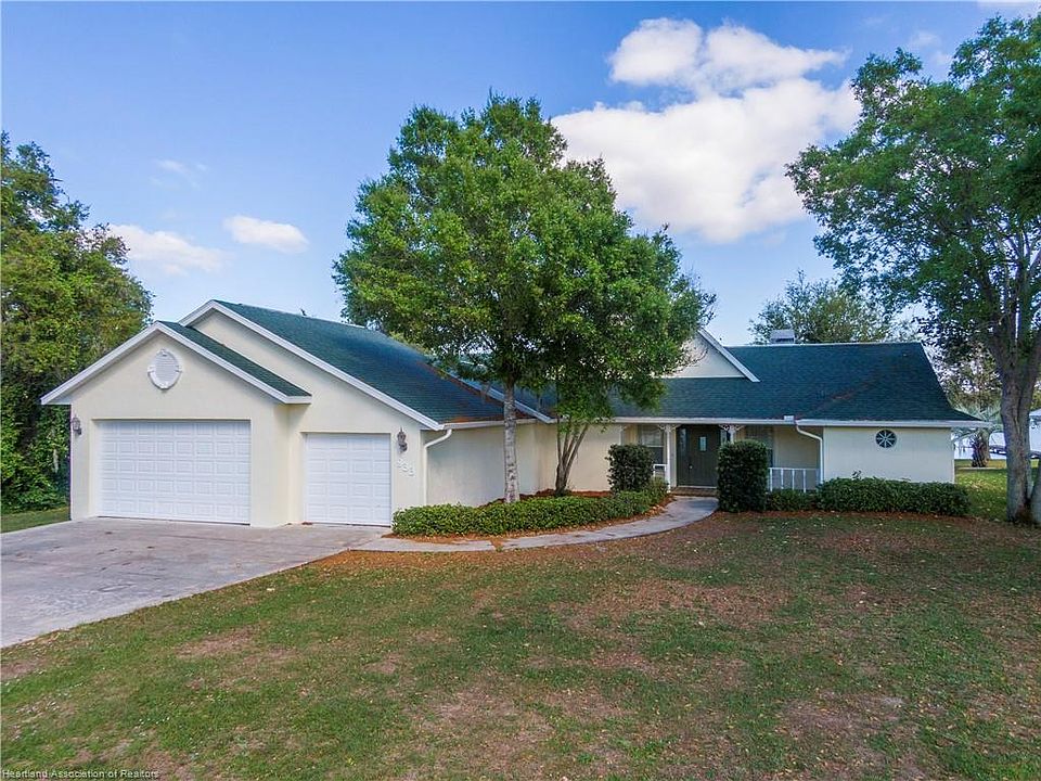 1st image of 933 Lake Dr E