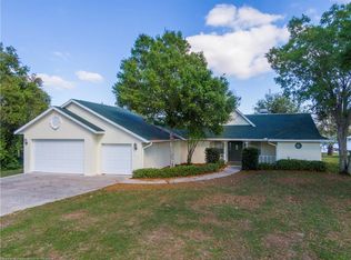 933 Lake Dr E, Lake Placid, FL 33852