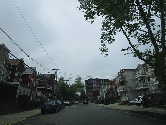 4th image of 79 Union St