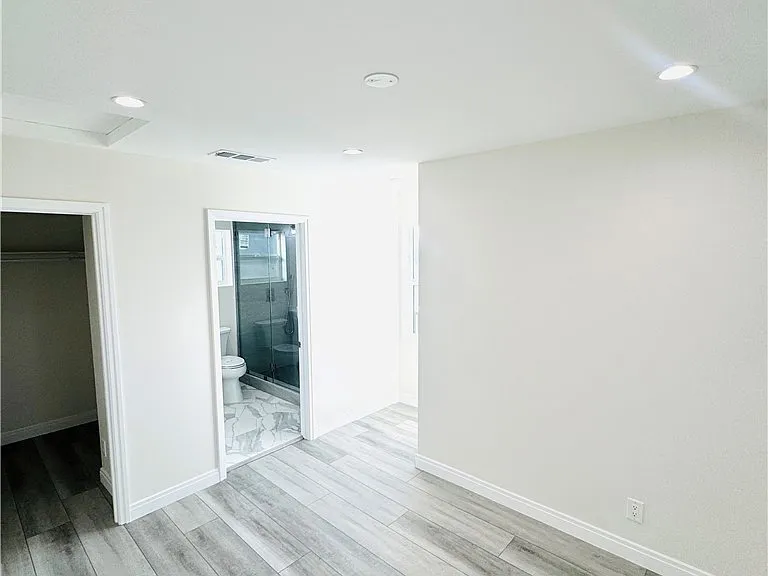 9318 Encino Ave — Photo 18
