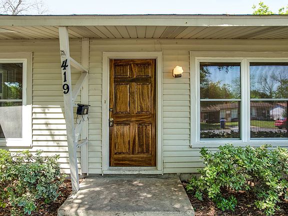 3rd image of 419 Olney Dr