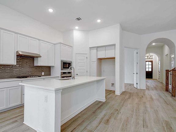 5th image of 1602 Buckner Pl