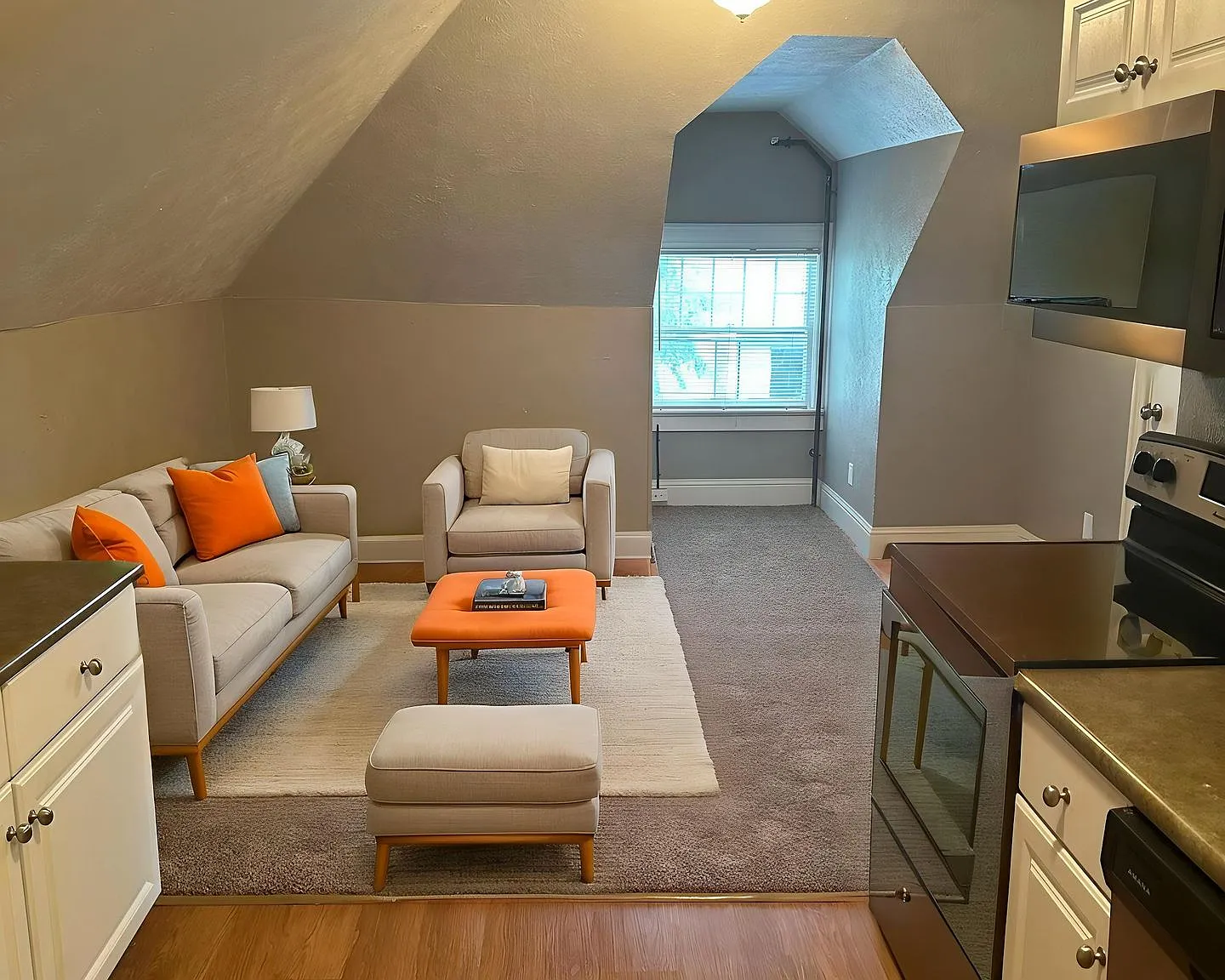 506 N Cascade Avenue — Photo 1