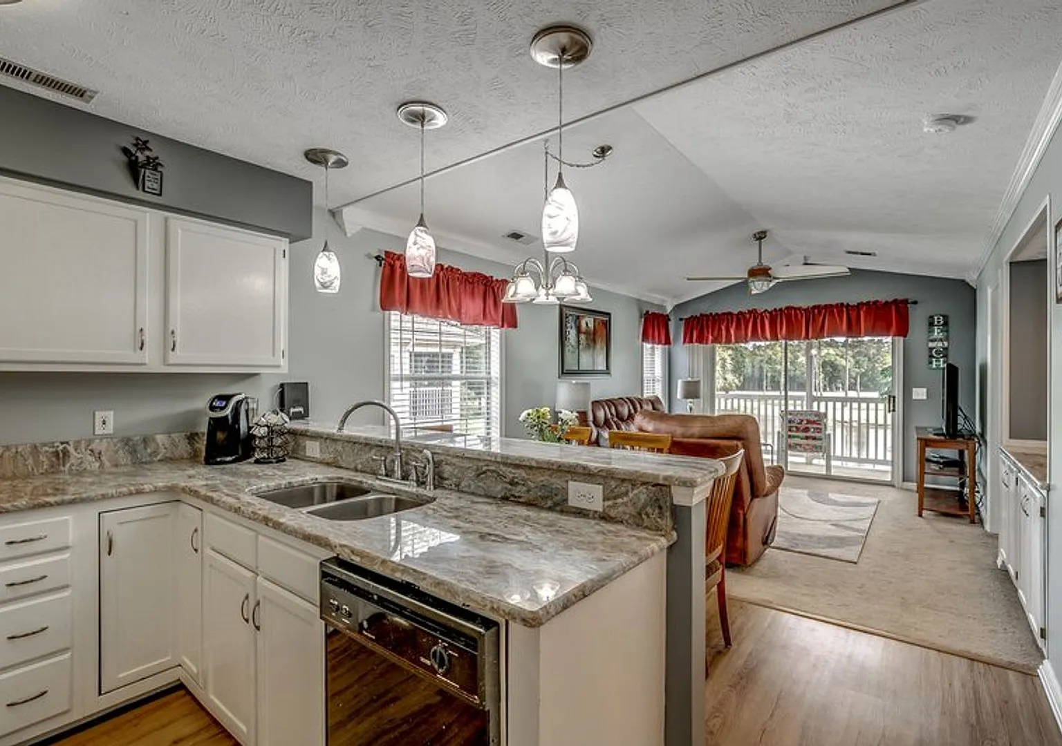 Lovely, Furnished Two- Bedroom, Two-Bath Condo in River Oaks Available Soon! — Photo 4