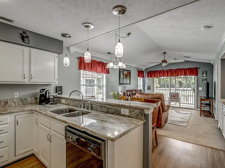 549 White River Dr #14G — Photo 4